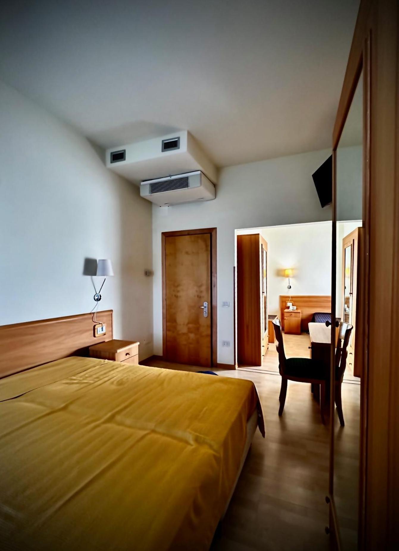 Hotel Ponte Molo Porto Tolle Exterior photo